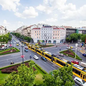 Albergue Avenue, Budapeste